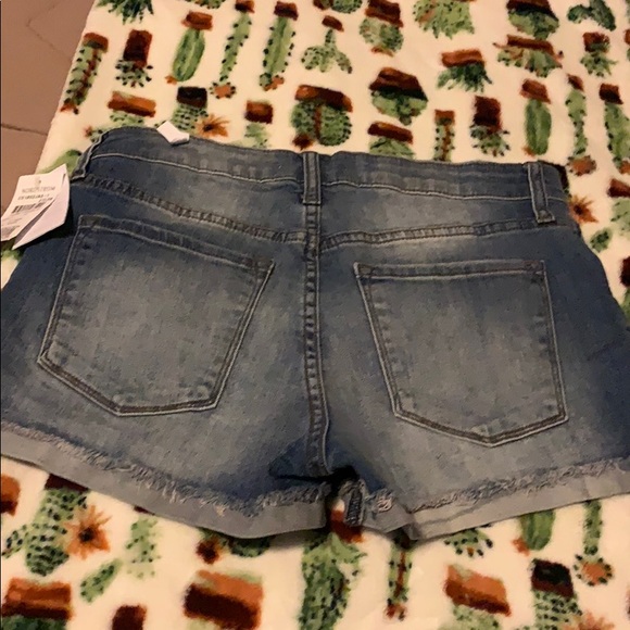 Shorts - Picture 3 of 3